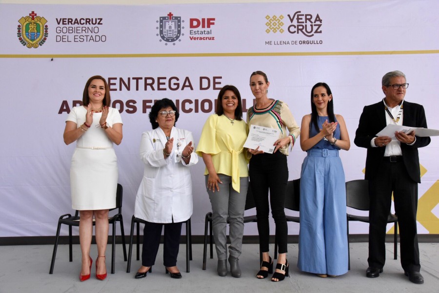Entrega-Apoyos-Funcionales-Xal-02